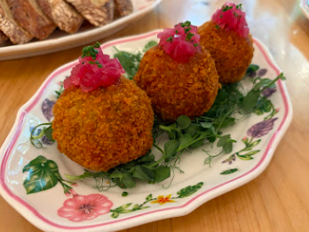 Supperland signature dishes Sausage Gravy Croquettes
Roasted Oysters
Wagyu Pot Roast
